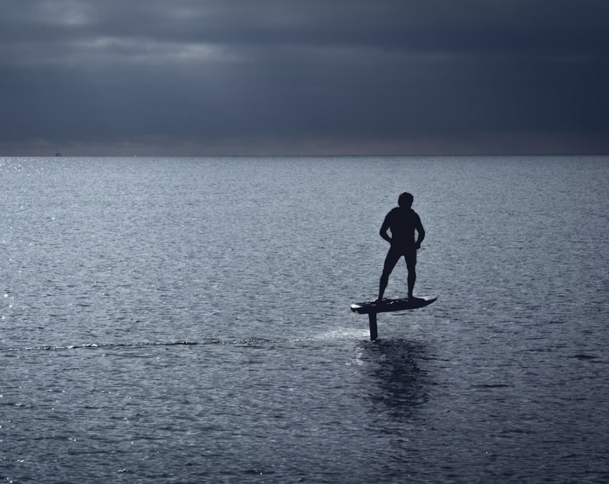 Foil électrique survoler les vagues Cassis