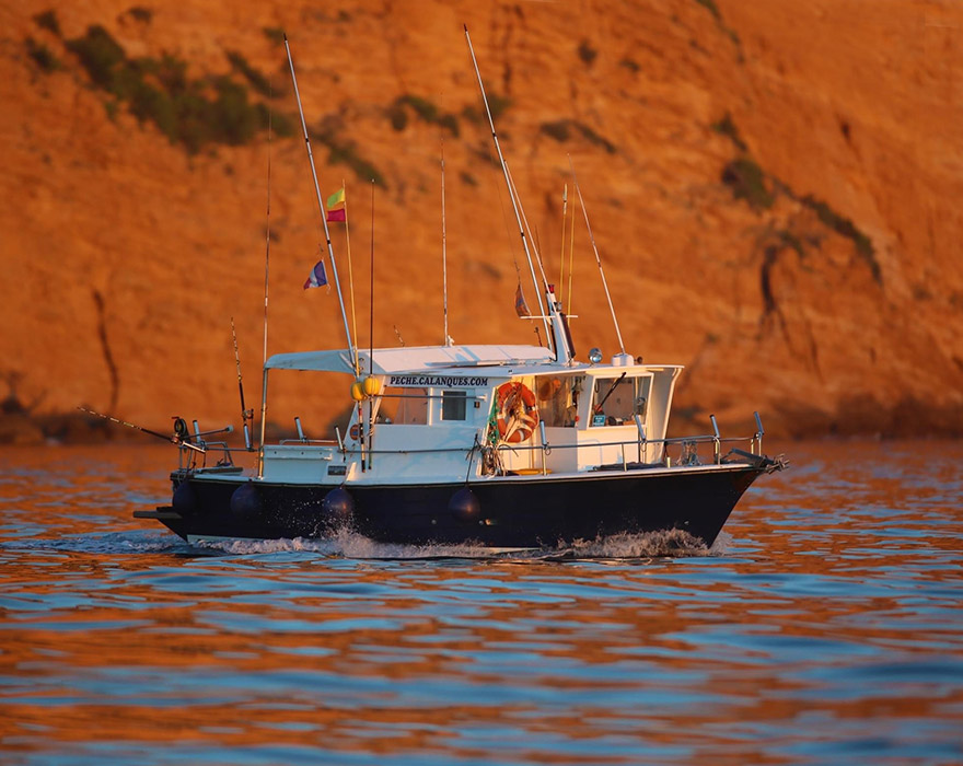 Pêche en mer avec un pêcheur cassidain Cassis